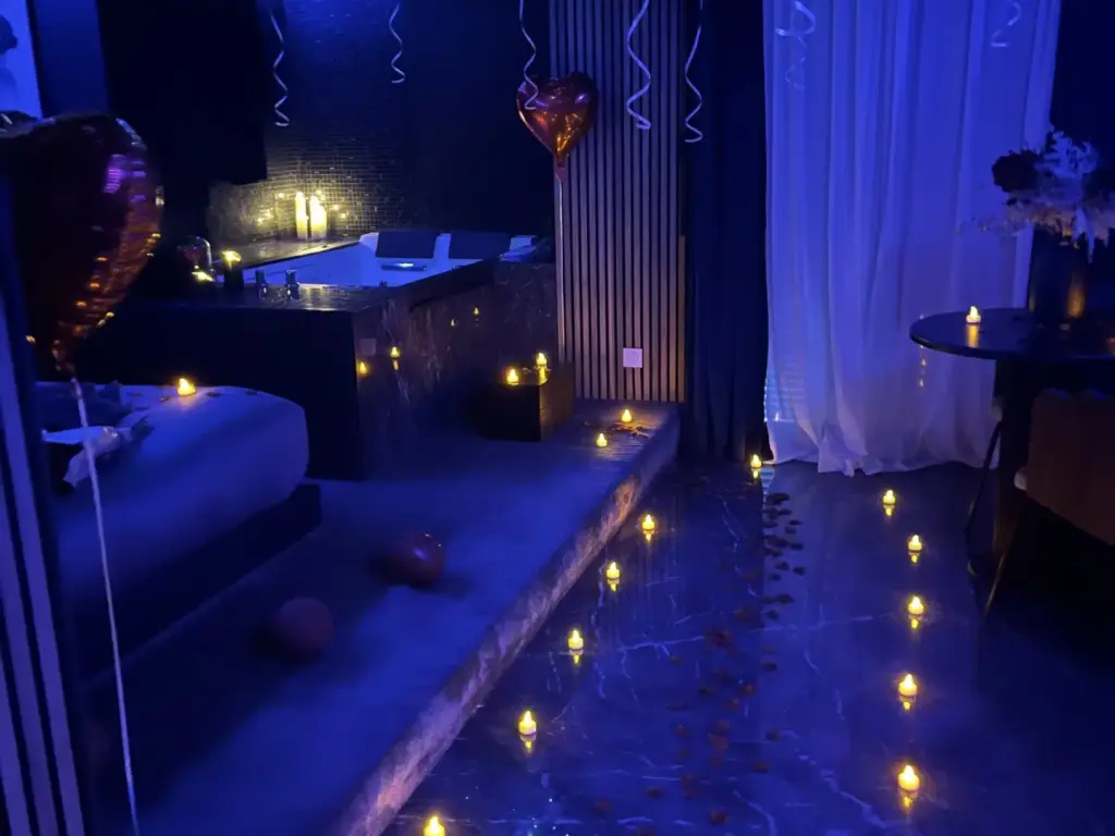 Superbe suite avec jacuzzi privé / vidéoprojecteur