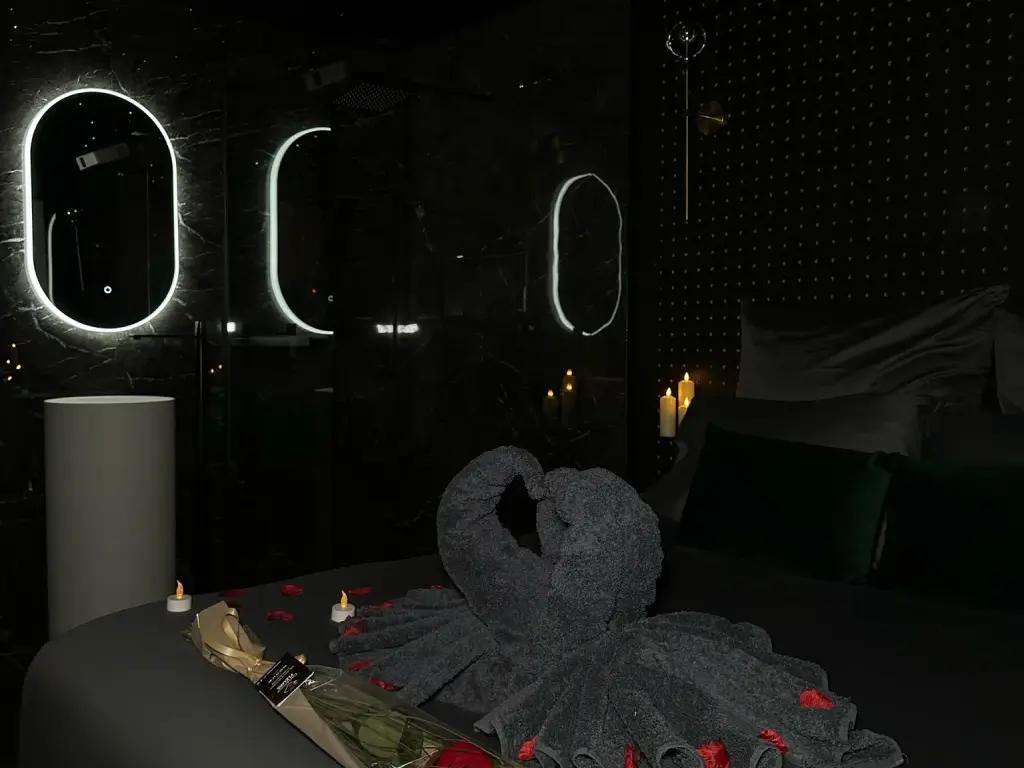 Superbe suite avec jacuzzi privé / vidéoprojecteur