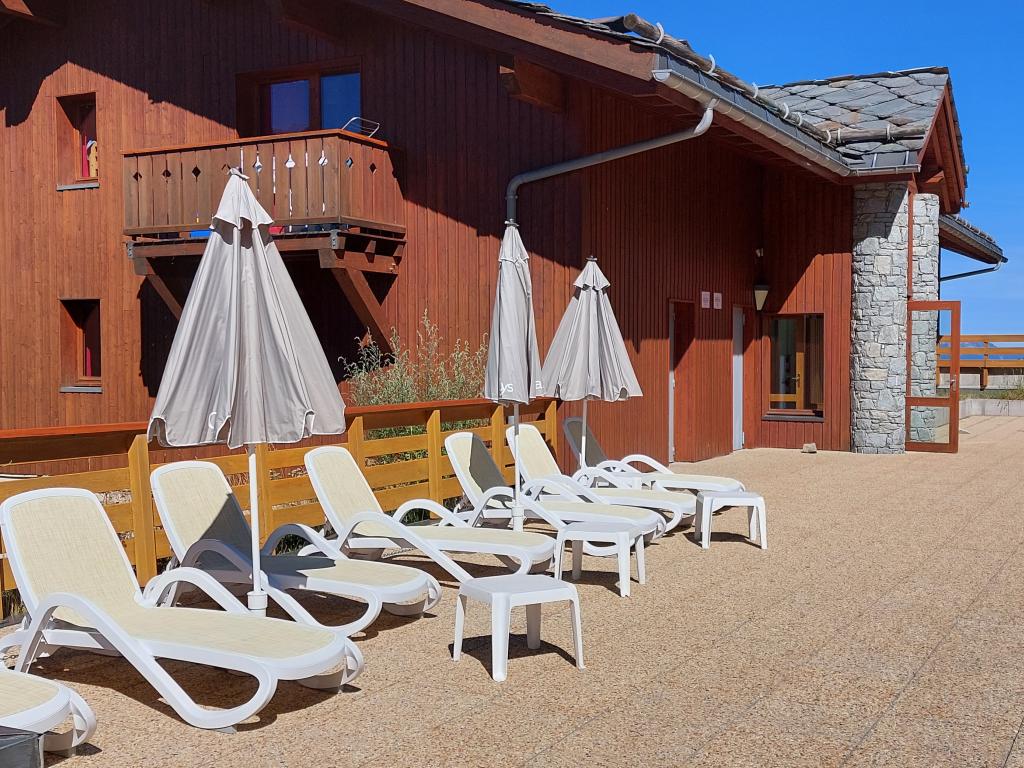 Appartement à la montagne au pied des pistes avec piscine chauffée