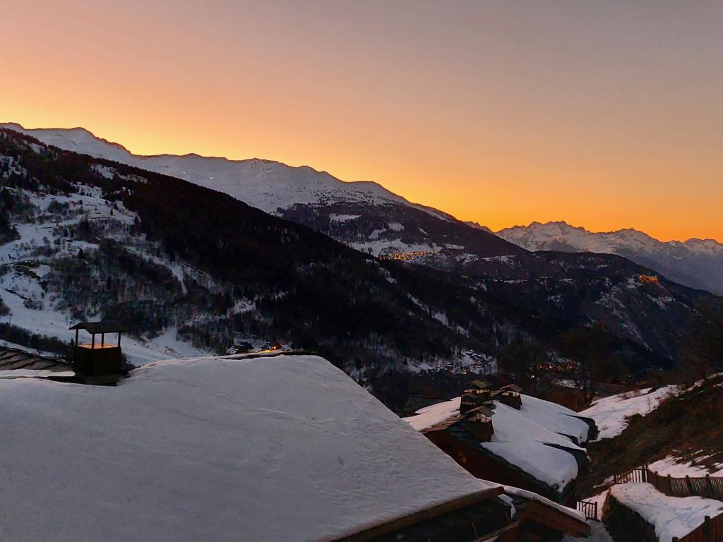 Appartement à la montagne au pied des pistes avec piscine chauffée