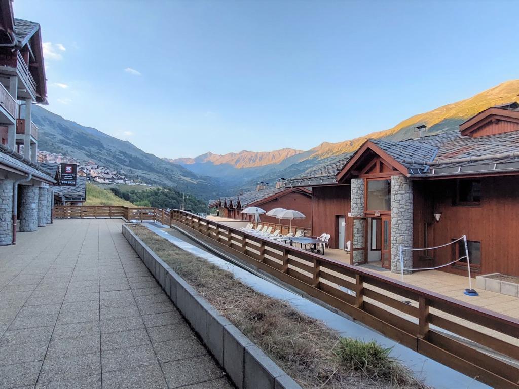 Appartement à la montagne au pied des pistes avec piscine chauffée