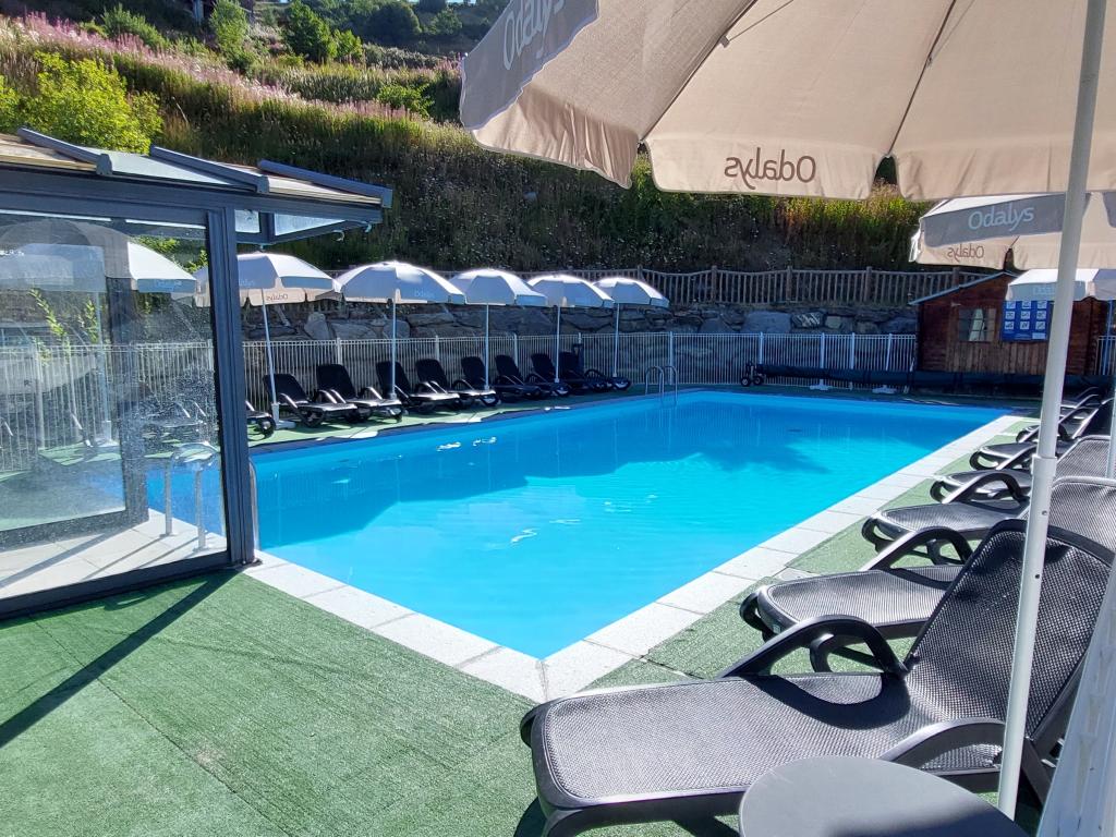 Appartement à la montagne au pied des pistes avec piscine chauffée