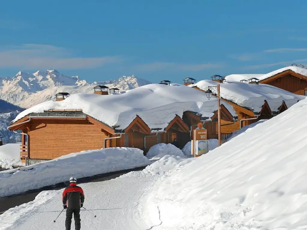 Appartement à la montagne au pied des pistes avec piscine chauffée