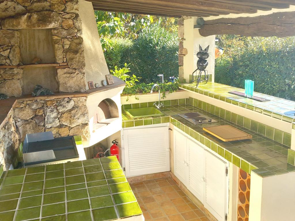 Le Jardin du Cannet : Propriété atypique dans l'esprit bergerie au cœur d'un jardin provençal ouvert toute l'année.