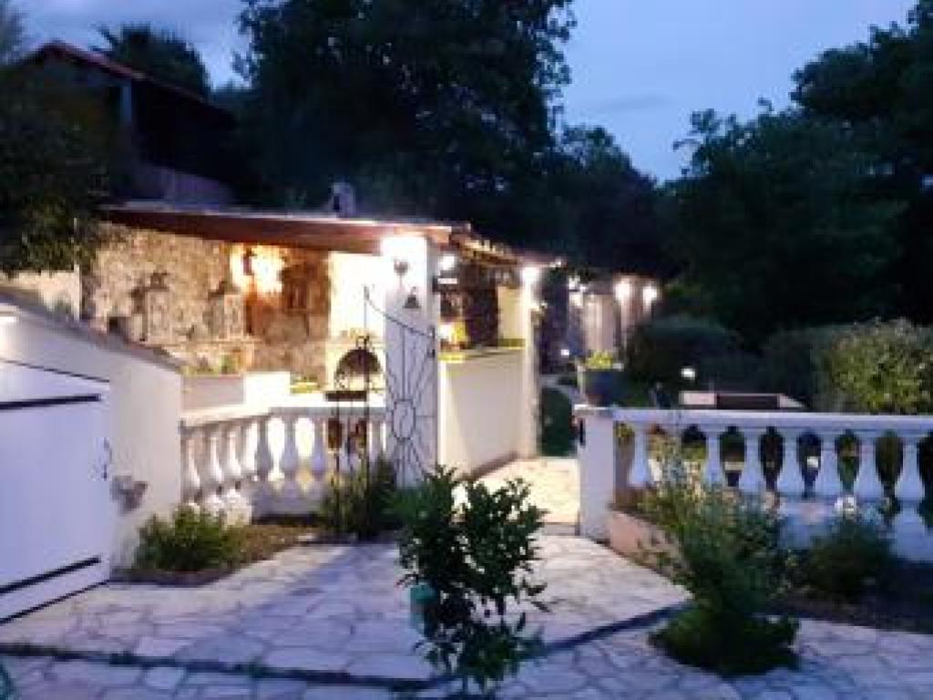 Le Jardin du Cannet : Propriété atypique dans l'esprit bergerie au cœur d'un jardin provençal ouvert toute l'année.