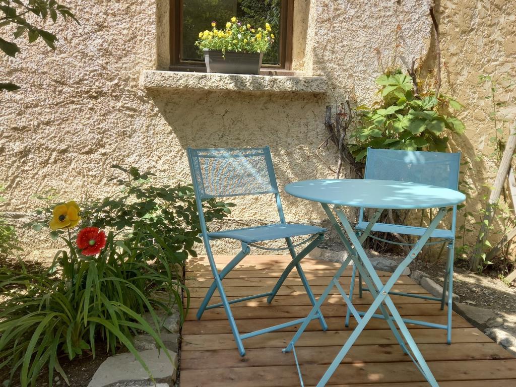 Chambre supérieure exposée plein sud avec accès piscine en saison
