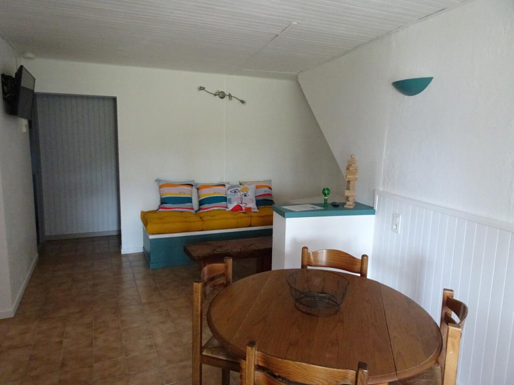 Gite pour 4-5 personnes avec vue imprenable sur les montagnes proche du lac de Serre-Ponçon. Piscine à disposition en saison