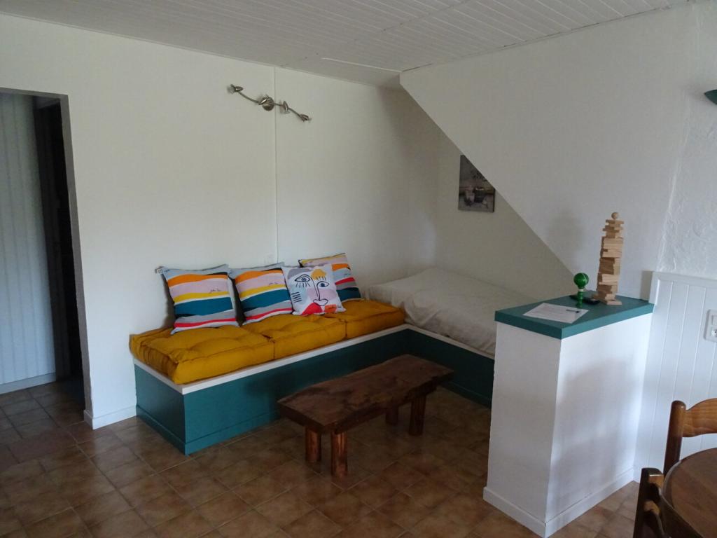 Gite pour 4-5 personnes avec vue imprenable sur les montagnes proche du lac de Serre-Ponçon. Piscine à disposition en saison
