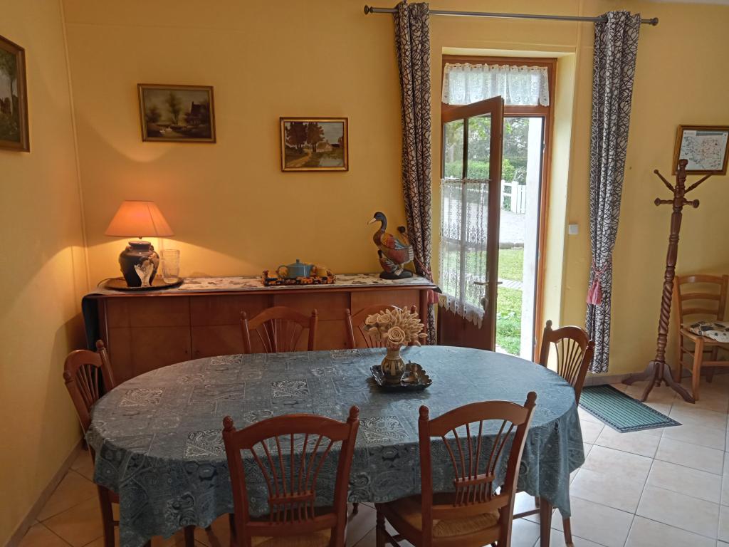 GITE LA PETITE FOLIE, 8/10 personnes, piscine couverte, 15mn Luçon, entre mer et bocage, à 25mn de la Tranche/Mer,