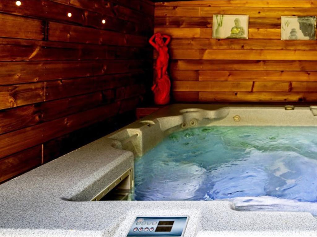 Studio love jacuzzi privatif La Ciotat