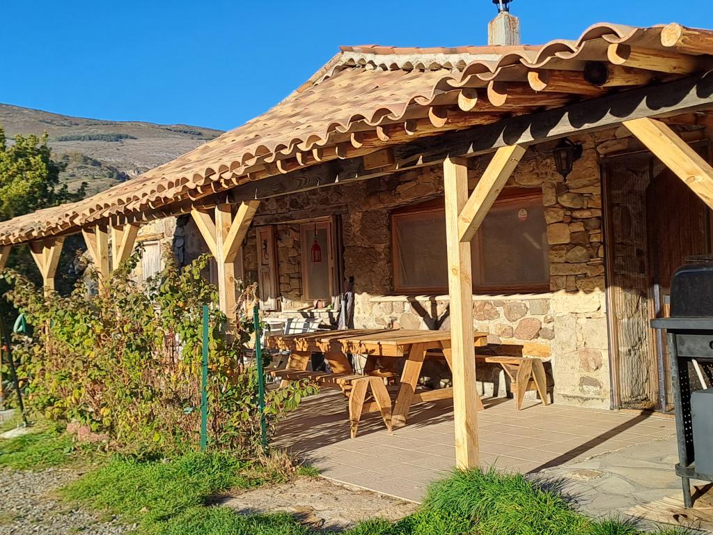Les gîtes de saint Ribert 😀🚵🚶🚗🐕 gîte 6 pièces, alpes du Sud, repos, détente, vue magnifique.