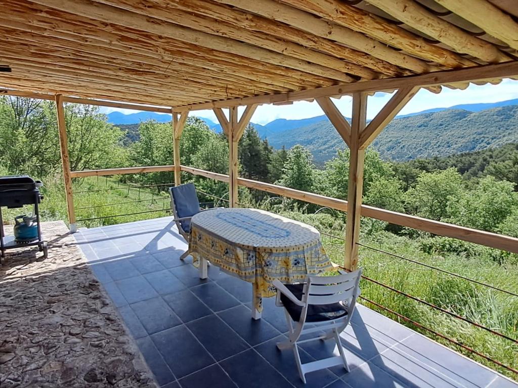 Les gîtes de saint Ribert 😀🚵🚶🚗🐕 studio, alpes du Sud, repos, détente, vue magnifique.