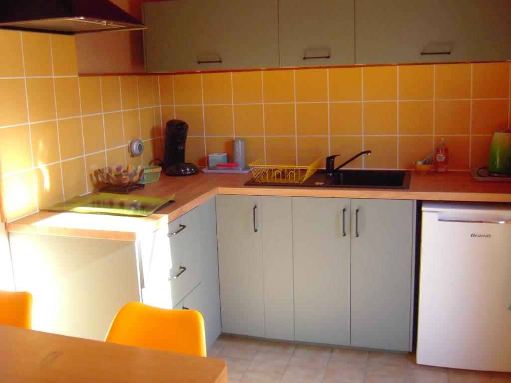 Gite chalet pour 2 au calme dans la forêt - Piscine - Le petit refuge du hameau secret
