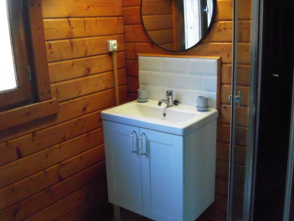 Gite chalet pour 2 au calme dans la forêt - Piscine - Le petit refuge du hameau secret