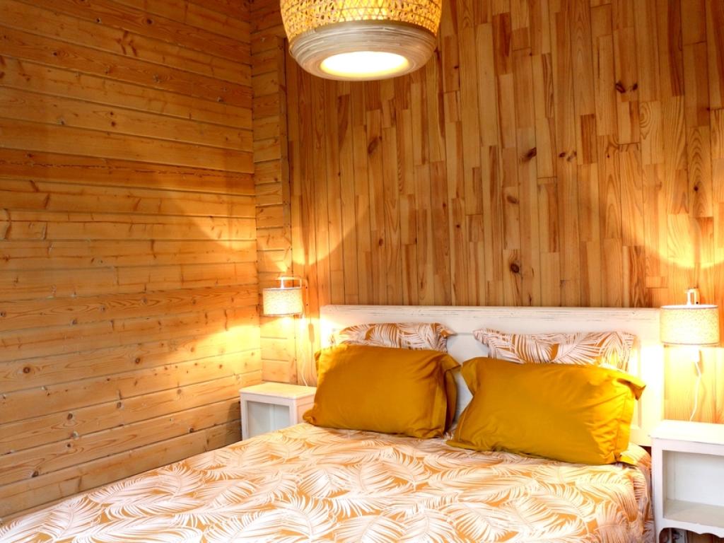 Chalet gite confortable avec piscine partagée pour 4 personnes dans les bois (1 animal accepté) - La forge d'Espelette du Hameau Secret
