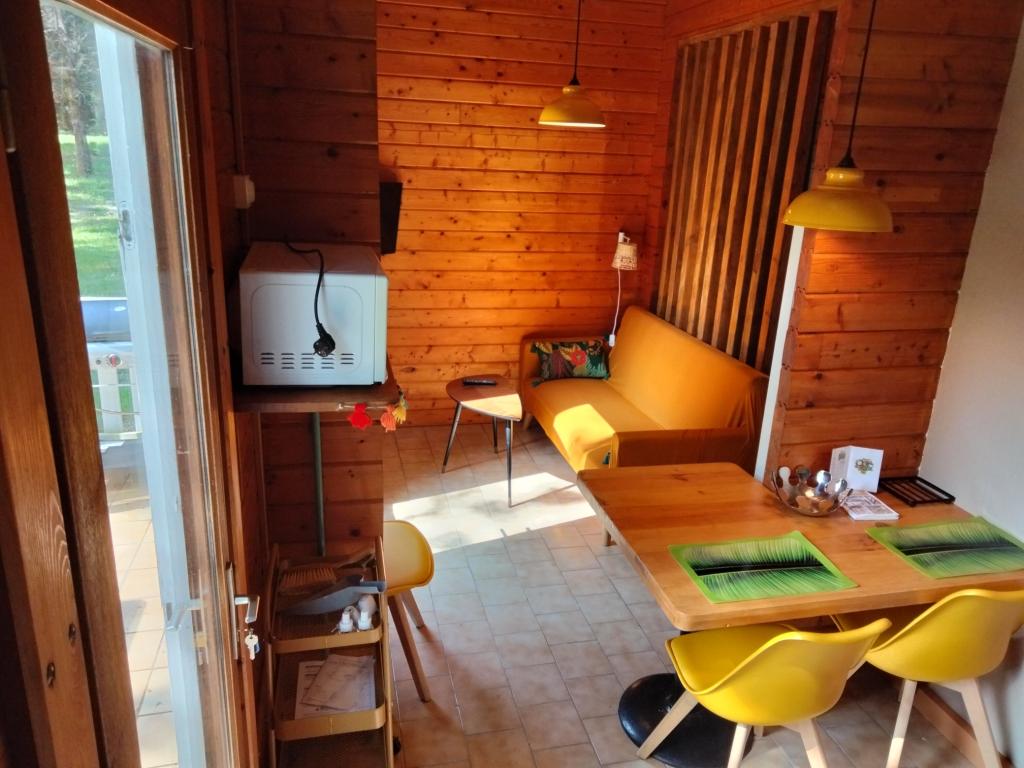 Gite chalet pour 2 au calme dans la forêt - Piscine - Le petit refuge du hameau secret