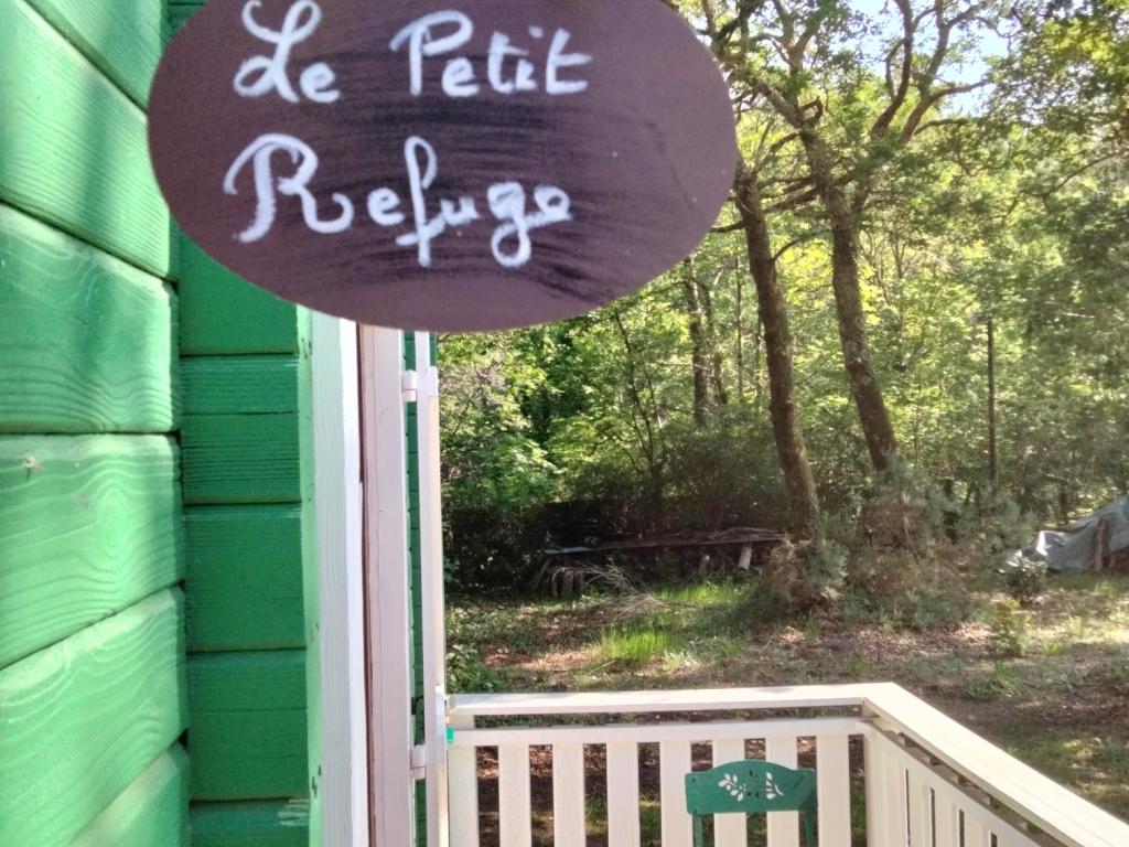 Gite chalet pour 2 au calme dans la forêt - Piscine - Le petit refuge du hameau secret