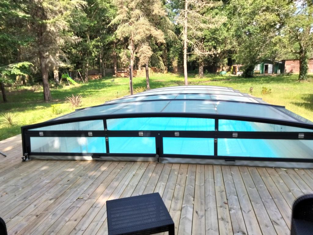 Chalet gite confortable avec piscine partagée pour 4 personnes dans les bois (1 animal accepté) - La forge d'Espelette du Hameau Secret
