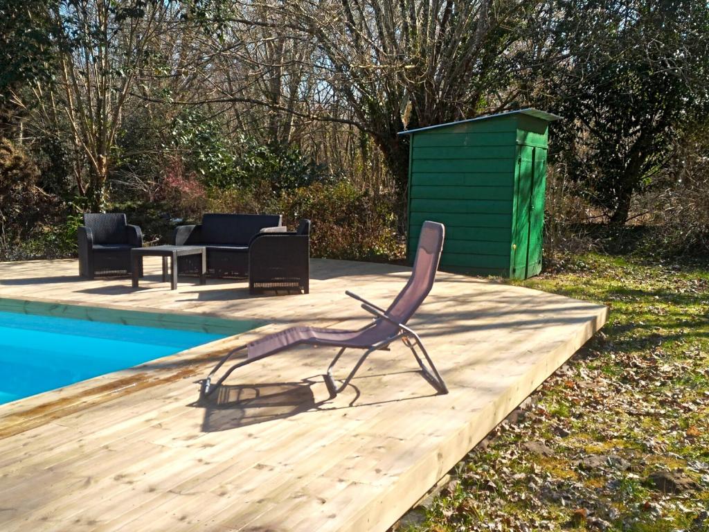 Chalet gite confortable au milieu de la forêt landaise pour 2/4 personnes (1 animal accepté) Piscine - La cabane du Résinier - Le hameau secret
