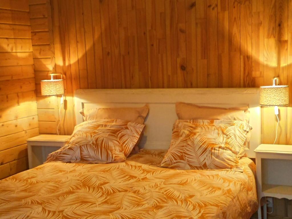 Chalet gite confortable avec piscine partagée pour 4 personnes dans les bois (1 animal accepté) - La forge d'Espelette du Hameau Secret