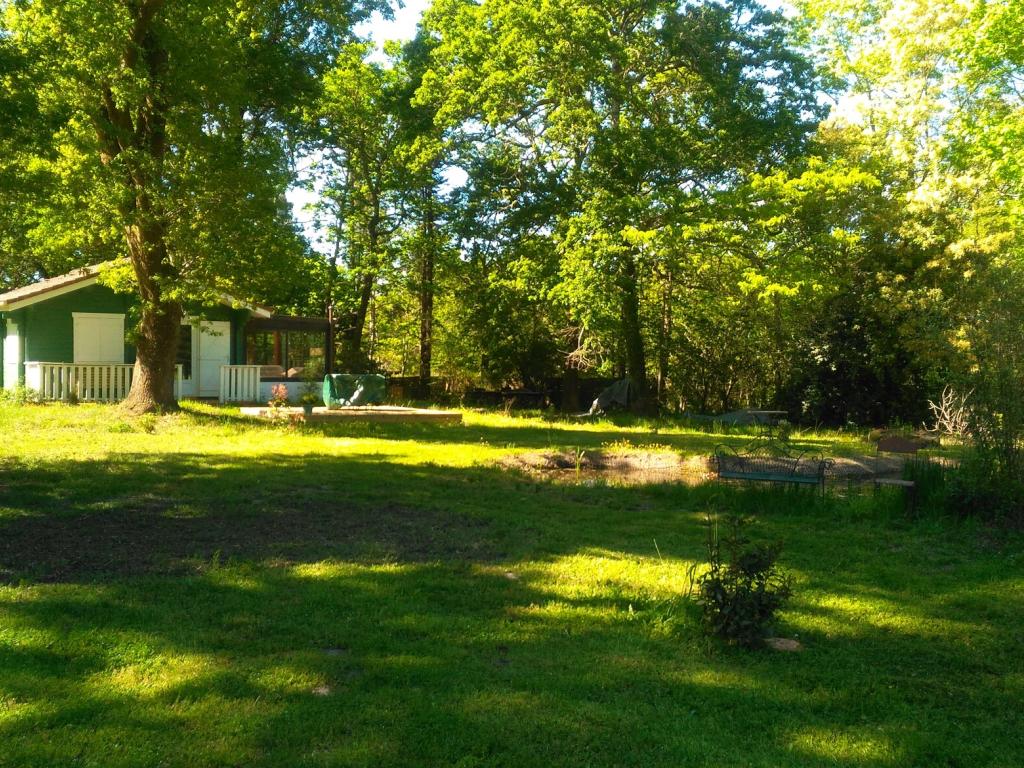 Chalet gite confortable au milieu de la forêt landaise pour 2/4 personnes (1 animal accepté) Piscine - La cabane du Résinier - Le hameau secret