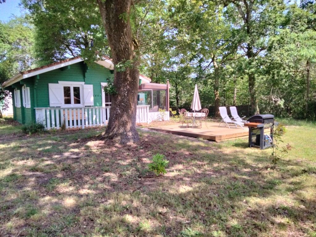Chalet gite confortable au milieu de la forêt landaise pour 2/4 personnes (1 animal accepté) Piscine - La cabane du Résinier - Le hameau secret