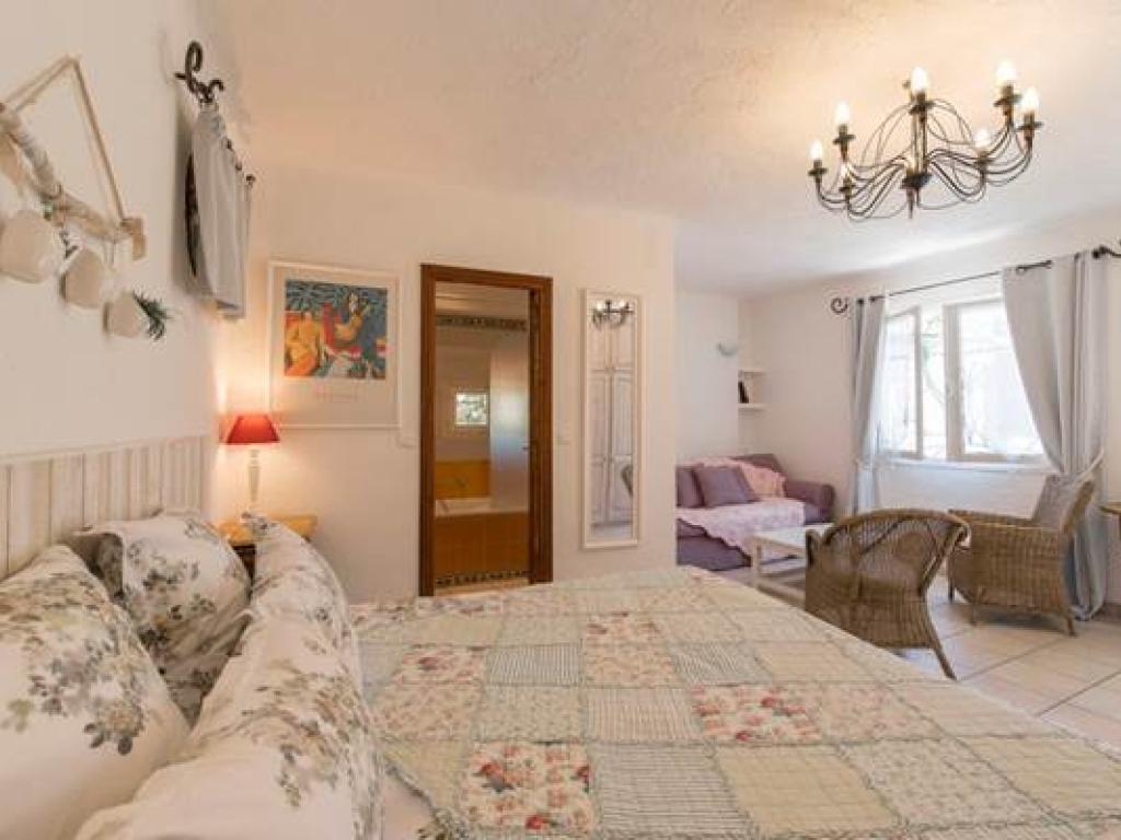 HÔTEL VILLA ROSERAIE ouvert toute l'année : LA NUIT, SEMAINE, MOIS, ANNEE.