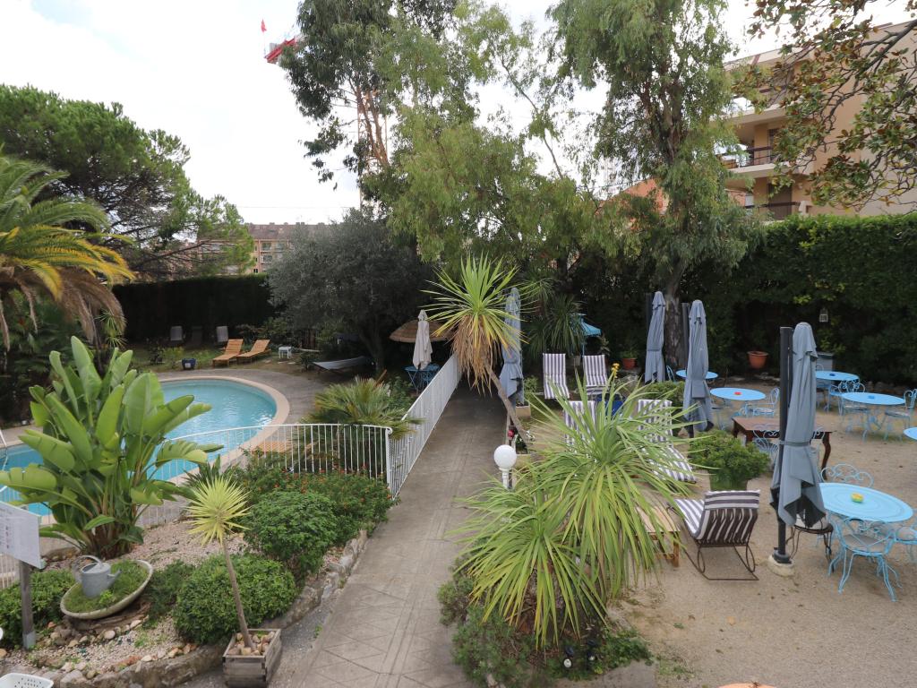 HÔTEL VILLA ROSERAIE ouvert toute l'année : LA NUIT, SEMAINE, MOIS, ANNEE.
