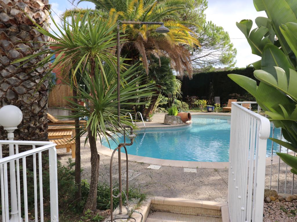 HÔTEL VILLA ROSERAIE ouvert toute l'année : LA NUIT, SEMAINE, MOIS, ANNEE.