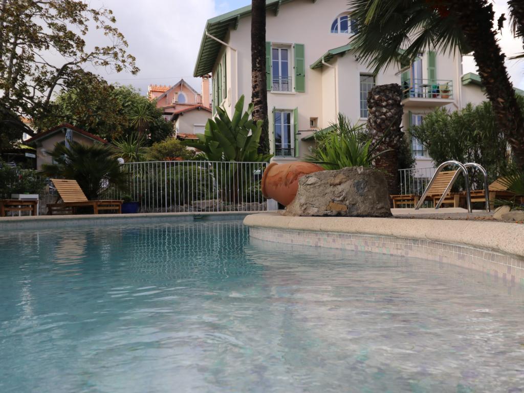 HÔTEL VILLA ROSERAIE ouvert toute l'année : LA NUIT, SEMAINE, MOIS, ANNEE.