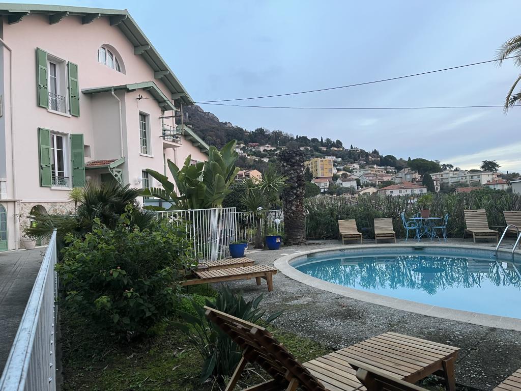 HÔTEL VILLA ROSERAIE ouvert toute l'année : LA NUIT, SEMAINE, MOIS, ANNEE.
