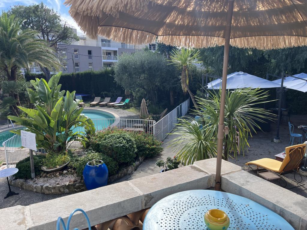 HÔTEL VILLA ROSERAIE ouvert toute l'année : LA NUIT, SEMAINE, MOIS, ANNEE.