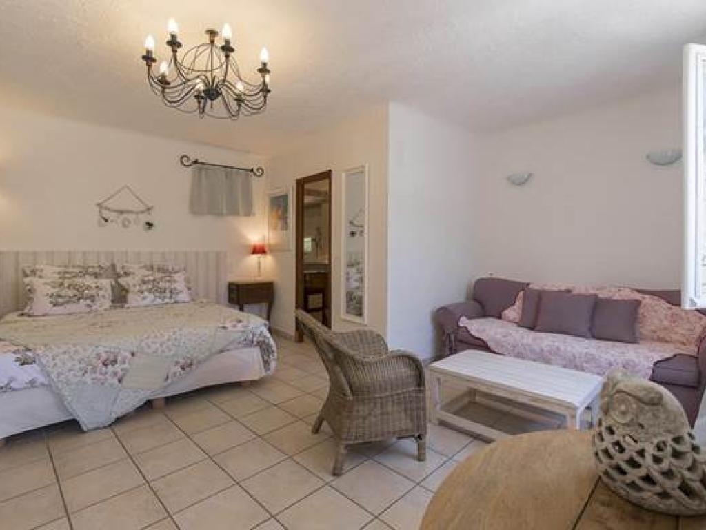 HÔTEL VILLA ROSERAIE ouvert toute l'année : LA NUIT, SEMAINE, MOIS, ANNEE.