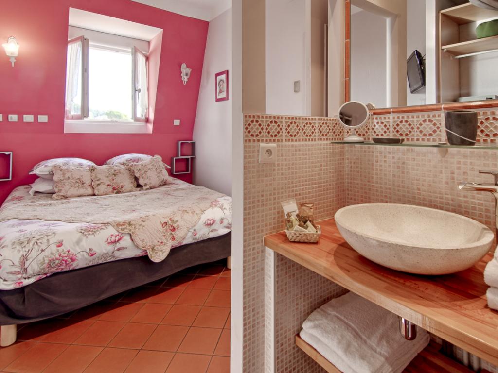 HÔTEL VILLA ROSERAIE ouvert toute l'année : LA NUIT, SEMAINE, MOIS, ANNEE.