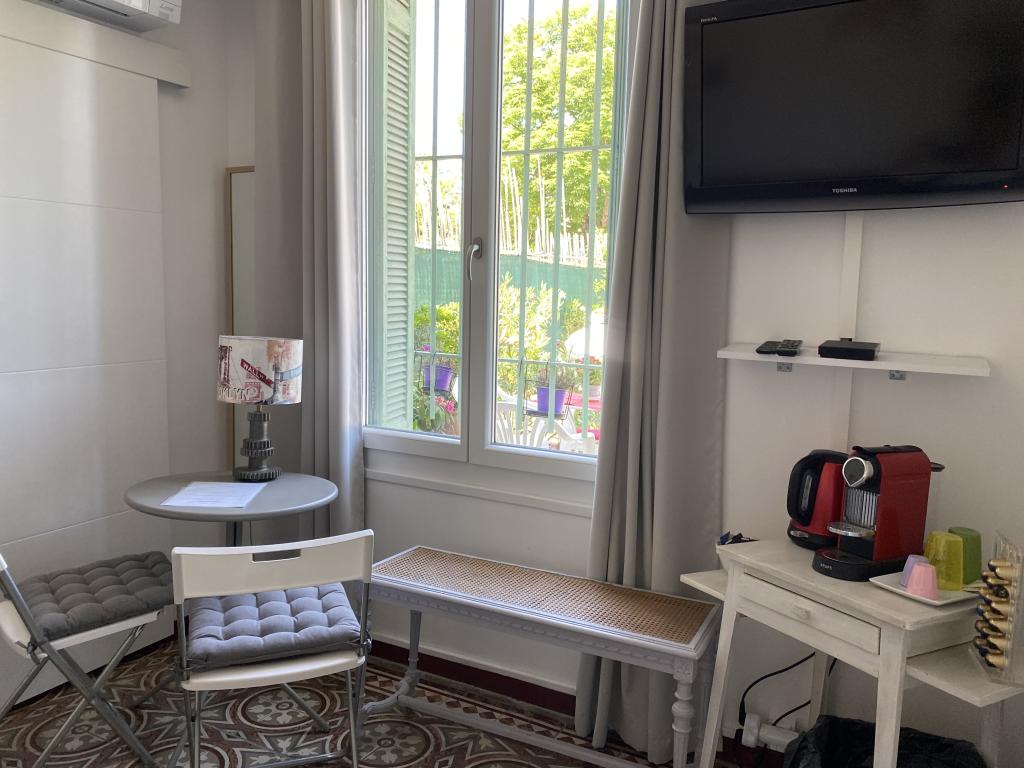 CHAMBRE D'HOTES CENTRE VILLE L'ISLE SUR LA SORGUE - PARKING SUR PLACE