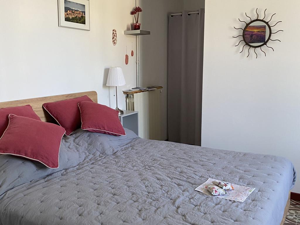 CHAMBRE D'HOTES CENTRE VILLE L'ISLE SUR LA SORGUE - PARKING SUR PLACE