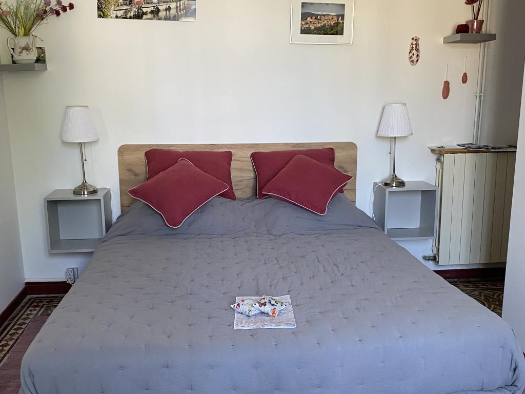 CHAMBRE D'HOTES CENTRE VILLE L'ISLE SUR LA SORGUE - PARKING SUR PLACE