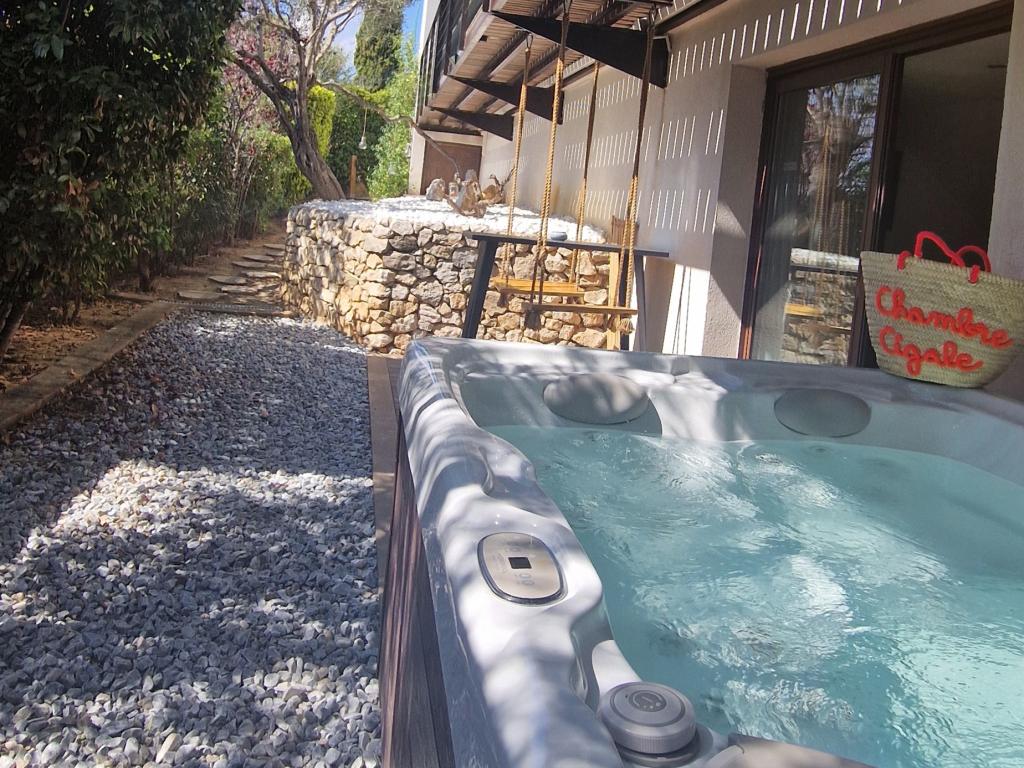 Chambre d'hôtes Cigale avec jacuzzi privé