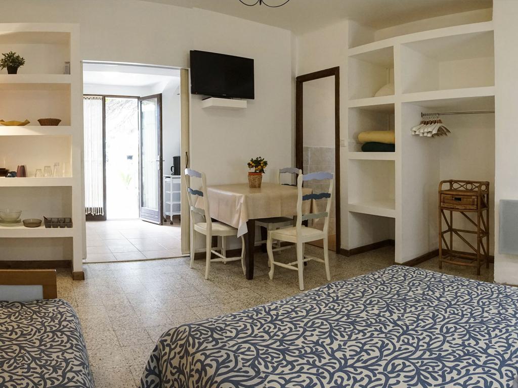 APPARTEMENT F1 PROCHE PLAGE BERGERIE SUR LA PRESQU'ÎLE DE GIENS