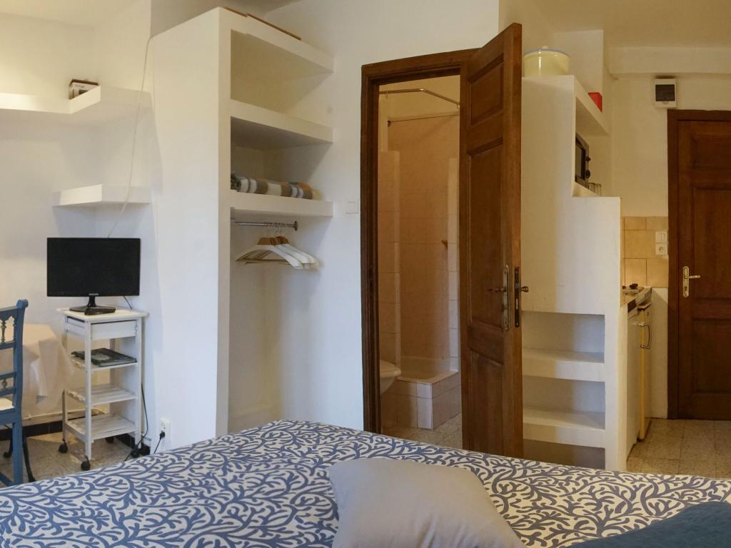 STUDIO PROCHE PLAGE BERGERIE 11
