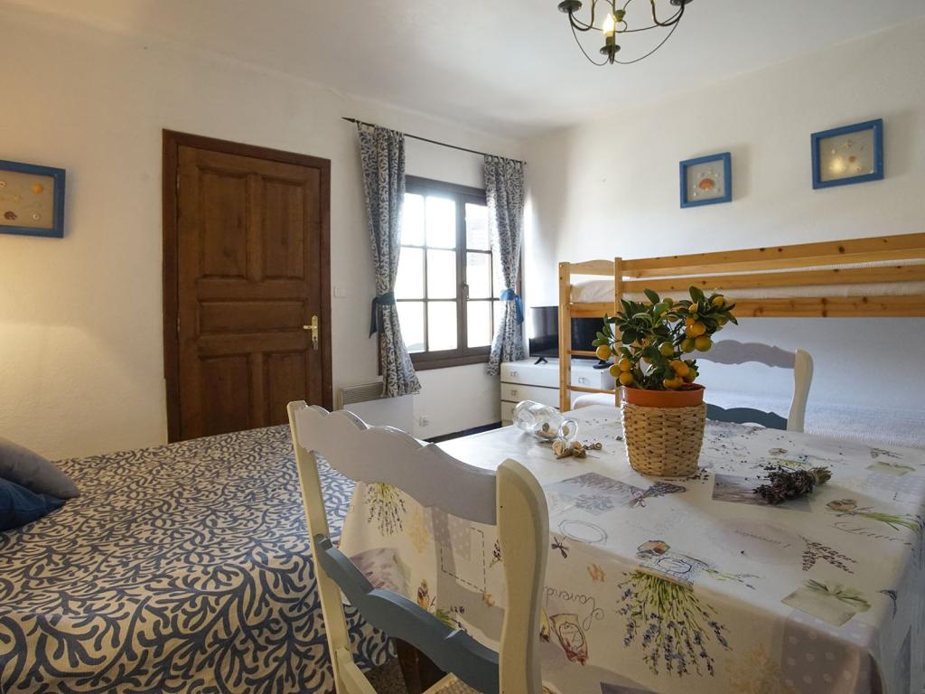 STUDIO REZ DE CHAUSSEE PROCHE PLAGE BERGERIE