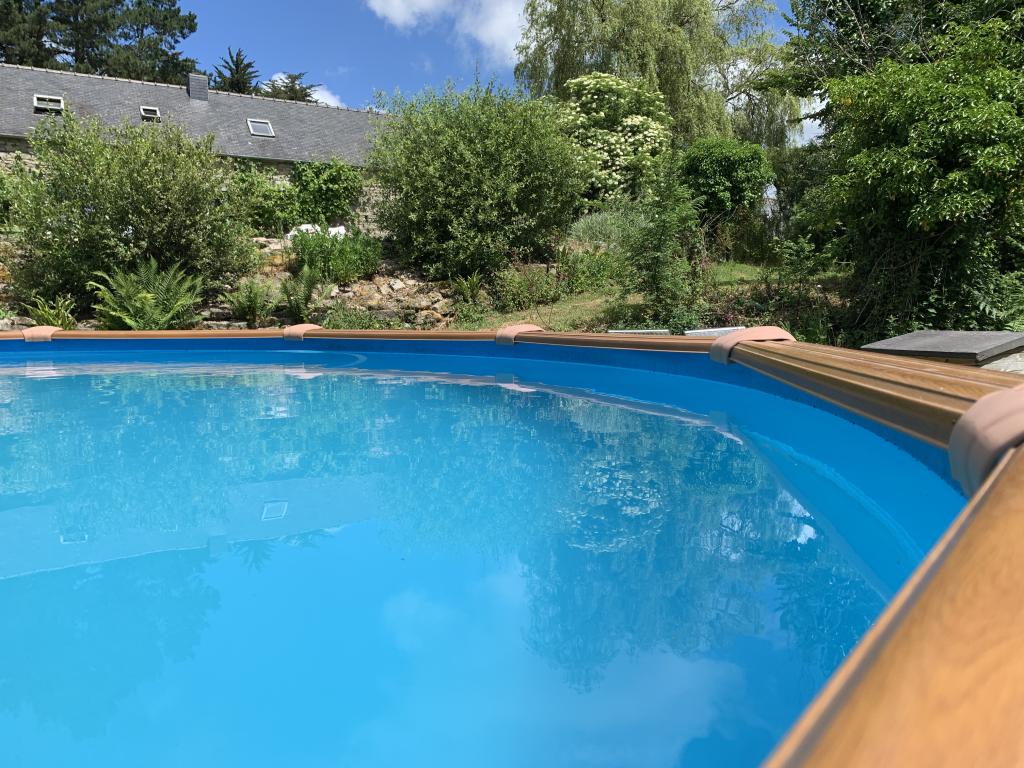 Gite Le Louarn - Authentique longère Bretonne * piscine * écrin de verdure (6 pers) * RN12 accessible en quelques minutes
