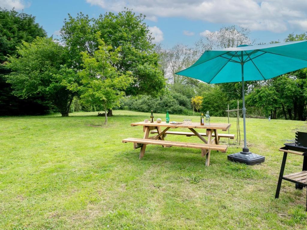 Gite Cornouaille - Authentique longère Bretonne * piscine * un écrin de verdure (8-10 pers) * Accès RN12 en quelques minutes