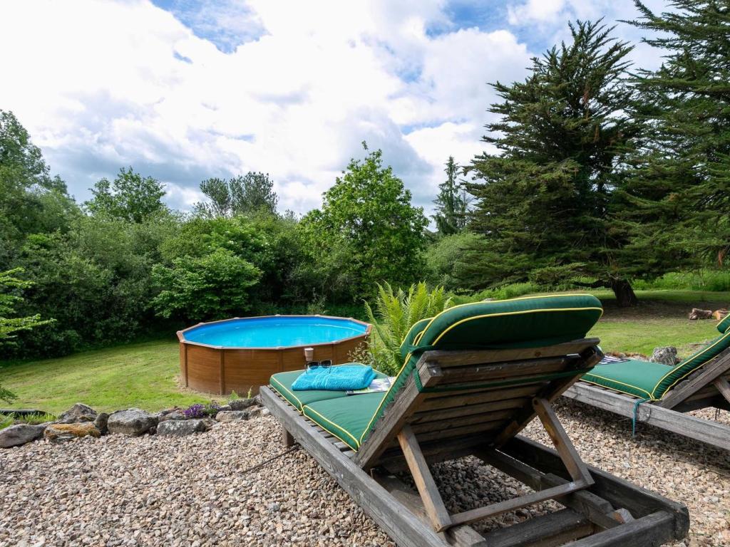 Gite Cornouaille - Authentique longère Bretonne * piscine * un écrin de verdure (8-10 pers) * Accès RN12 en quelques minutes