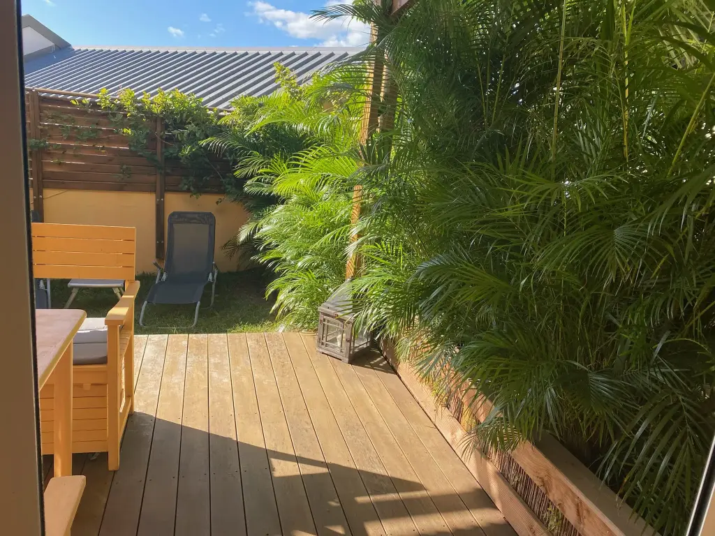 Location Appartement avec terrasse et jardinet SAINT-DENIS DOMENJOD