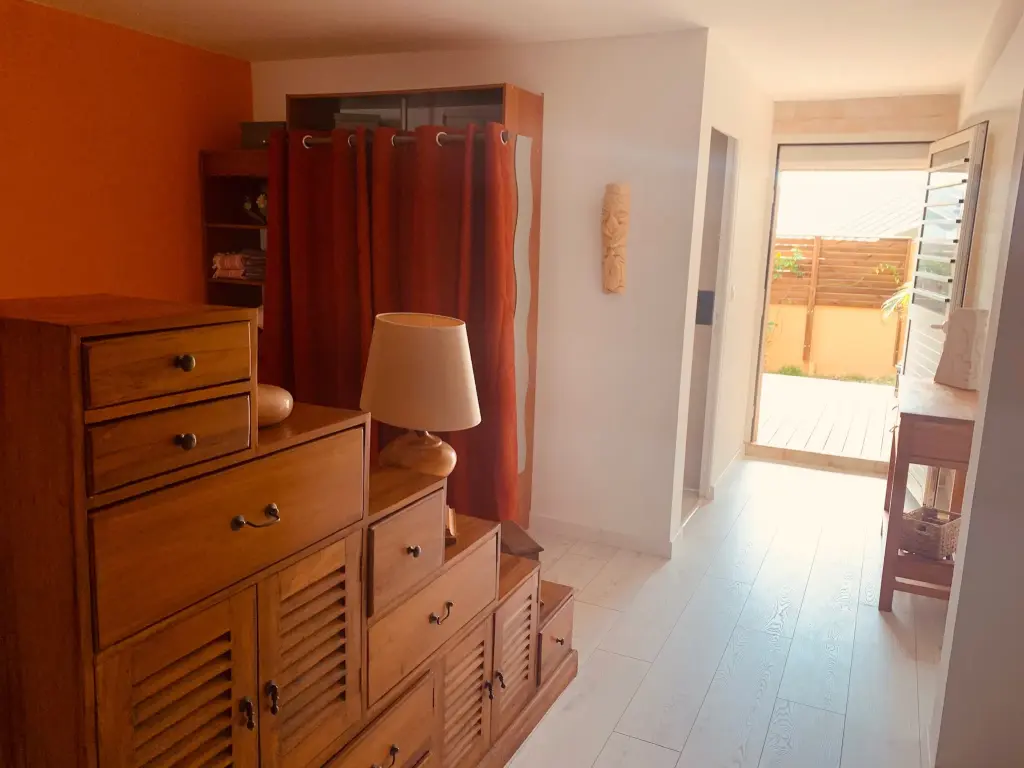 Location Appartement avec terrasse et jardinet SAINT-DENIS DOMENJOD