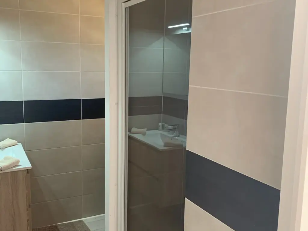 Location Appartement avec terrasse et jardinet SAINT-DENIS DOMENJOD