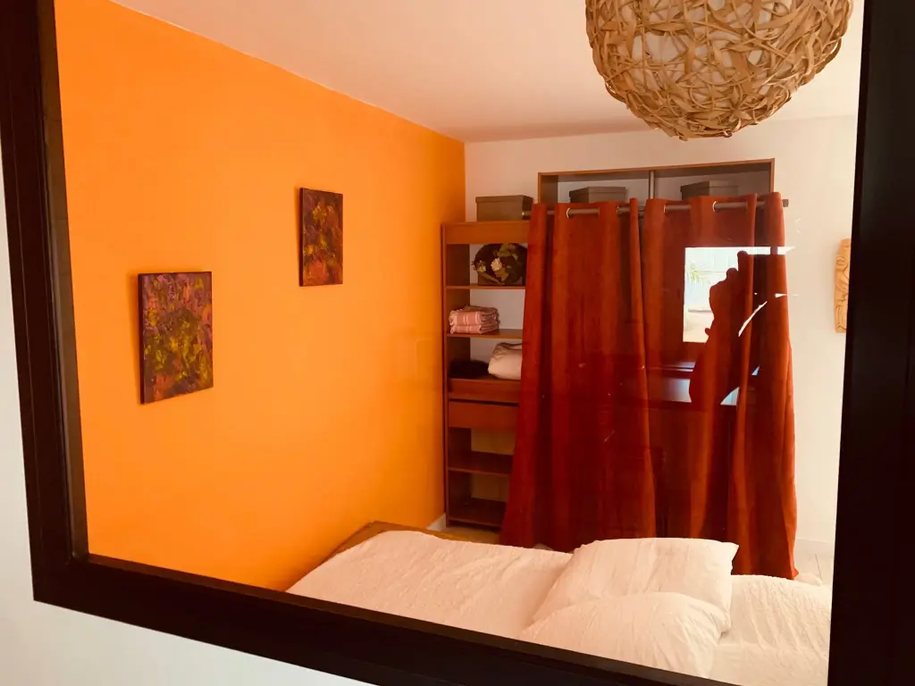Location Appartement avec terrasse et jardinet SAINT-DENIS DOMENJOD