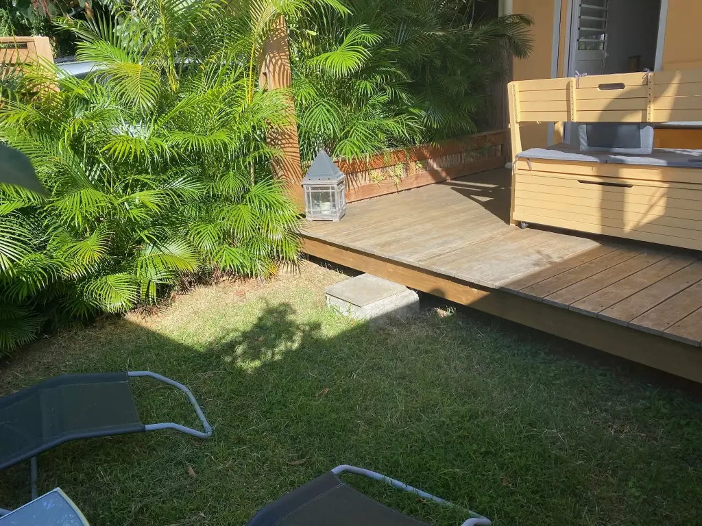 Location Appartement avec terrasse et jardinet SAINT-DENIS DOMENJOD