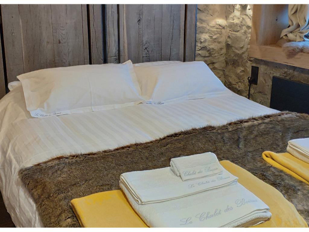 Le Chalet des Boisses, Ski aux pieds -Tignes 1800 -  10/14 personnes - 4 étoiles,  5ch, 5 pièces d'eau,  jacuzzi, hammam, coin feu... au bord des pistes avec vue sur le front de neige